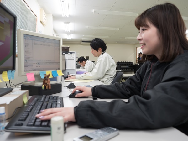 鋳造用木型の図面作成風景の写真